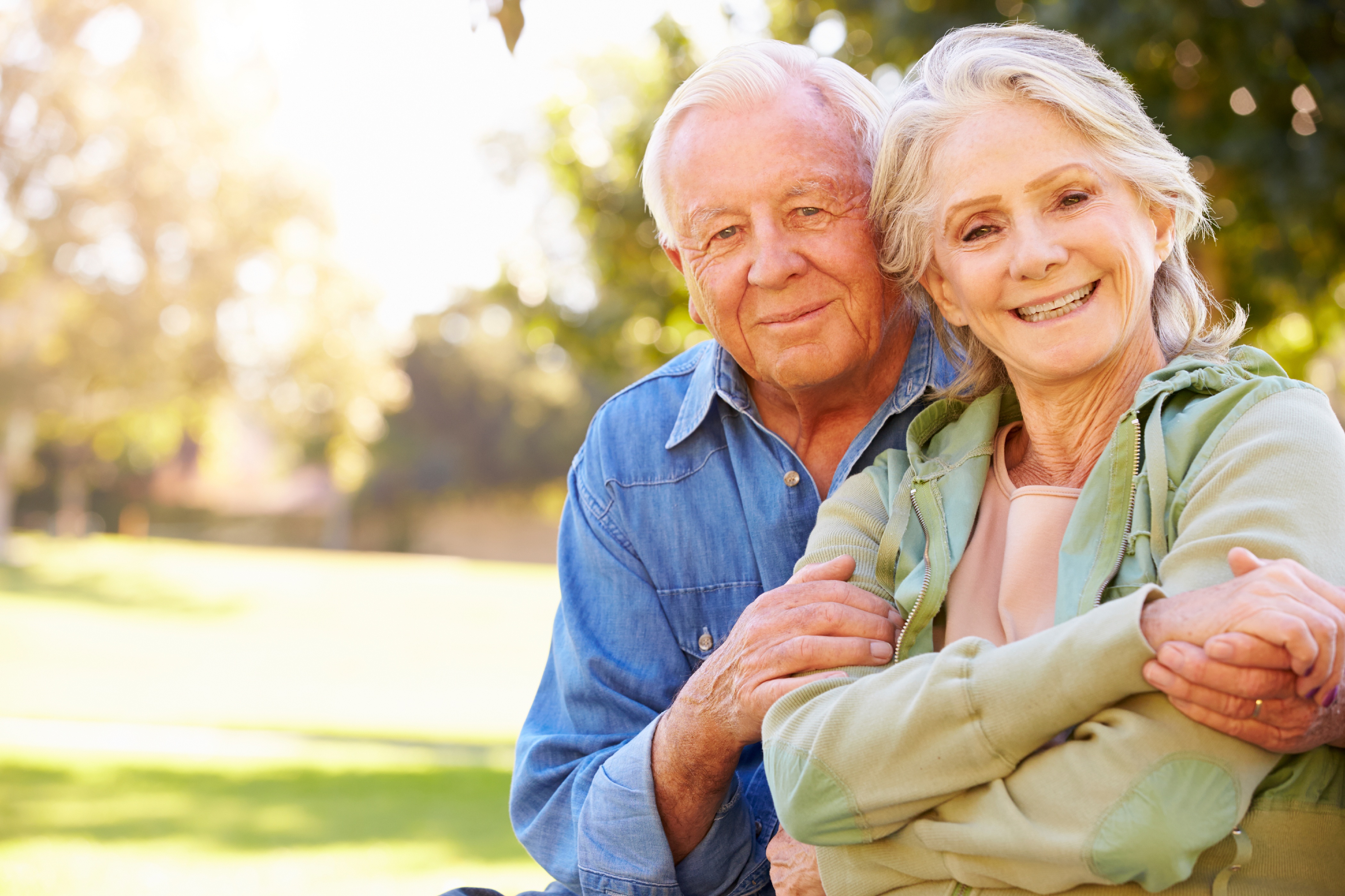 Elder older wordwall. Пожилые люди. Счастливые пенсионеры. Пожилая пара. Счастливые пожилые люди.